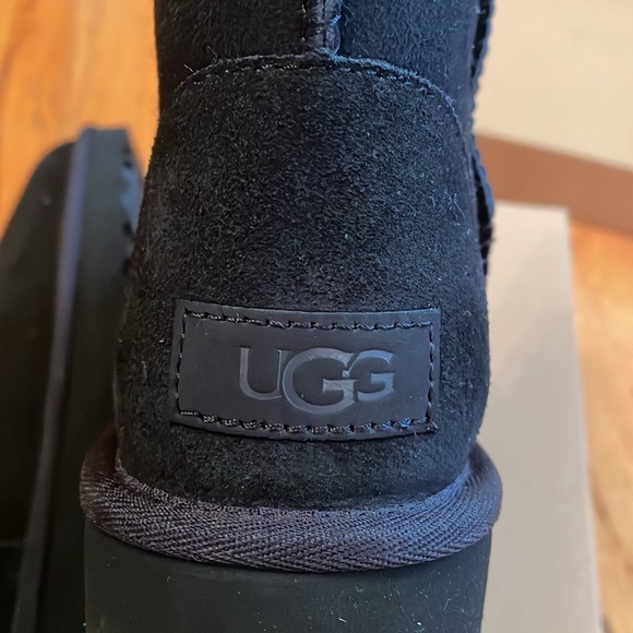 UGG W Classic Short ll Boots. Size 6. Black. #1016223 NEW IN BOX! Retail $180 - Picture 7 of 15